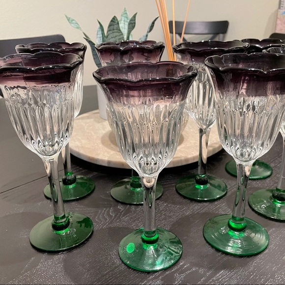 Saintpaulia Wine Glass - Picture 2 of 3